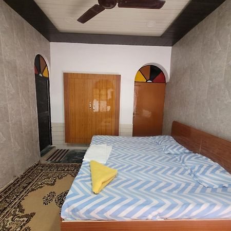 Hotel Pushpa Vatika à Faizābād Extérieur photo