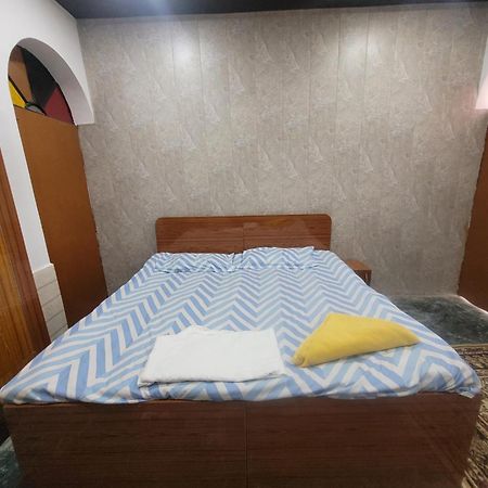 Hotel Pushpa Vatika à Faizābād Extérieur photo