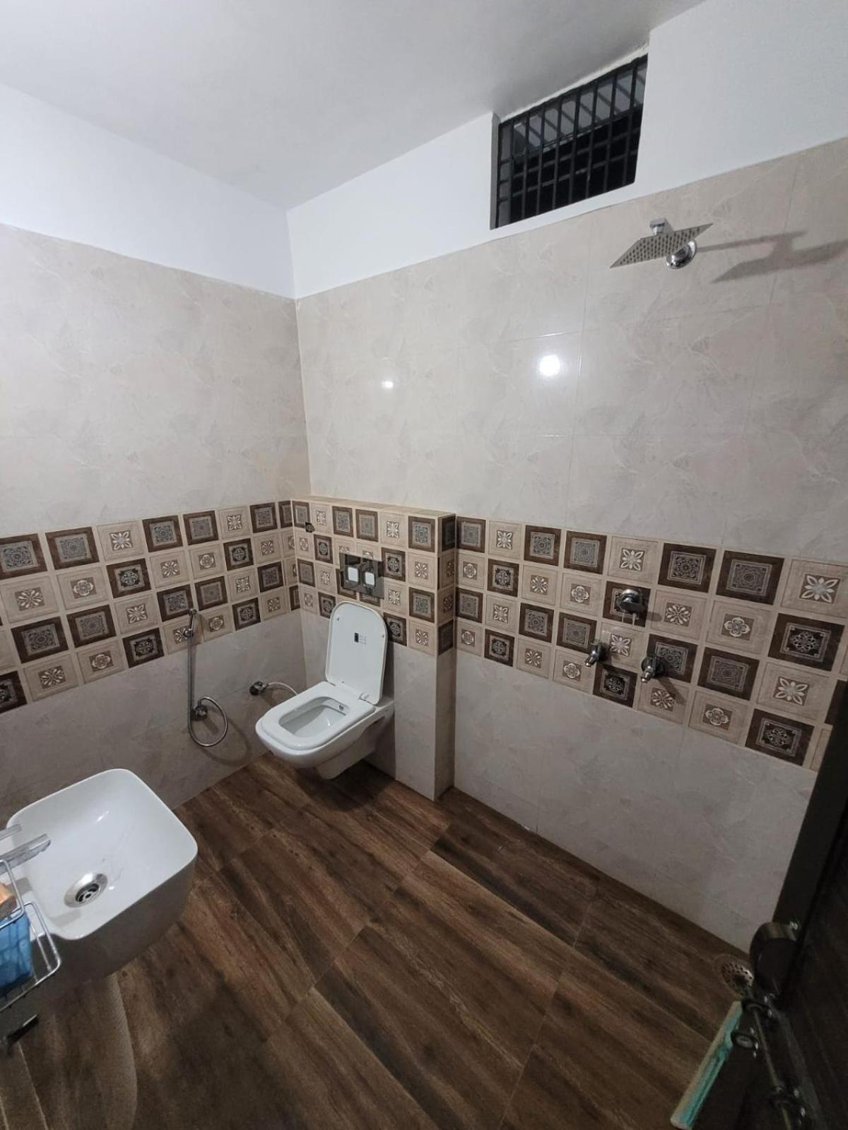 Hotel Pushpa Vatika à Faizābād Extérieur photo