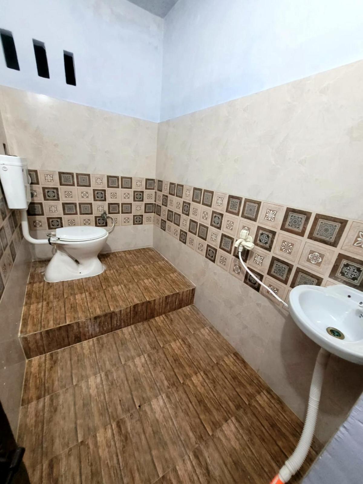 Hotel Pushpa Vatika à Faizābād Extérieur photo