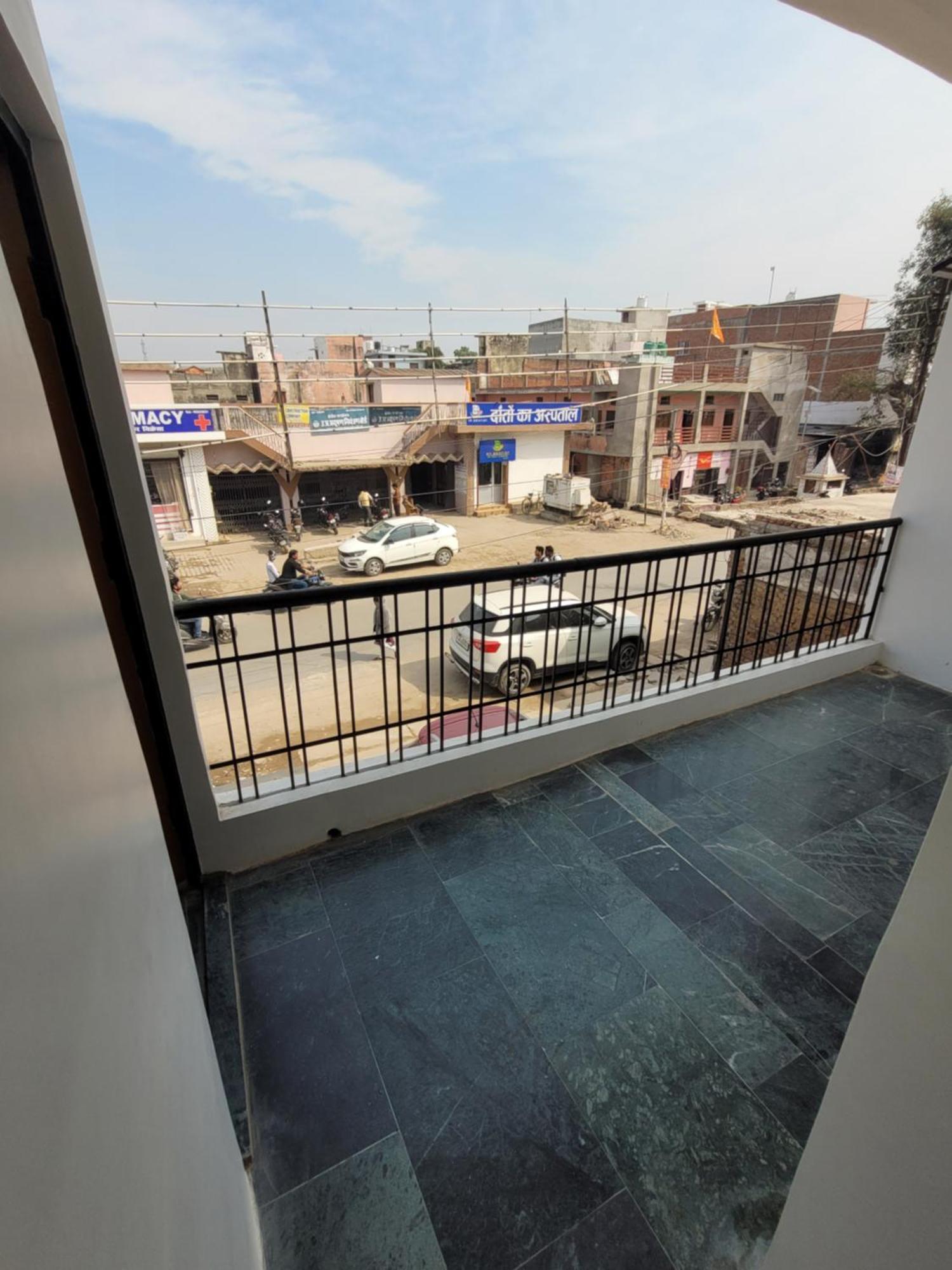 Hotel Pushpa Vatika à Faizābād Extérieur photo