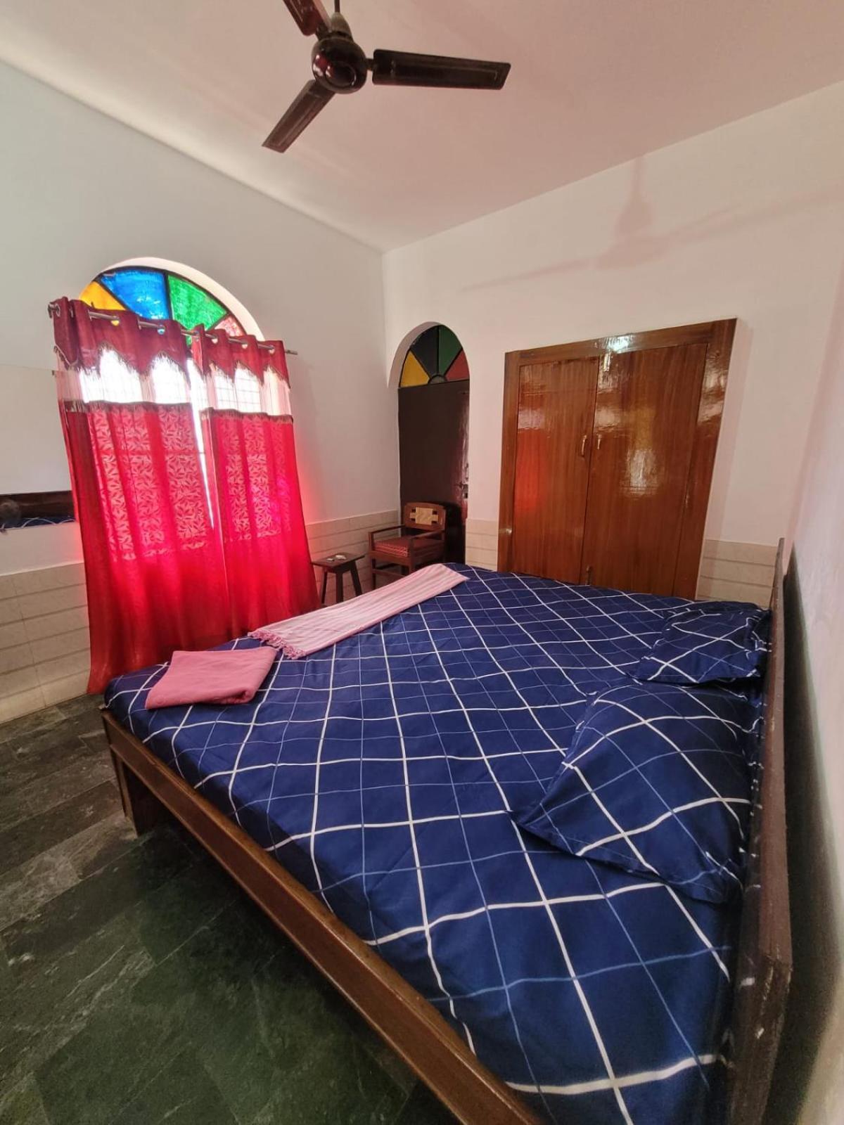Hotel Pushpa Vatika à Faizābād Extérieur photo